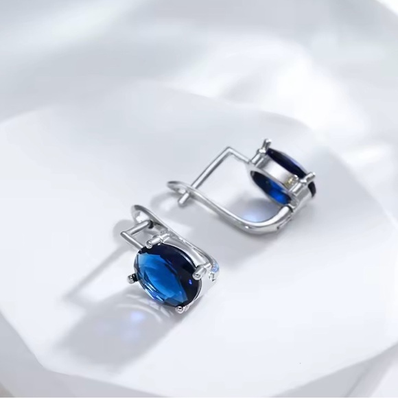 💙 Oval Blue Natural Zircon Stud Earrings - Picture 2 of 6